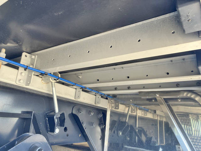 三菱ふそうスーパーグレートアルミウイング大型（10t）[写真24]