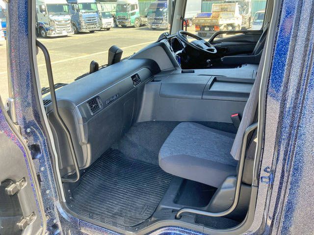 三菱ふそうスーパーグレートアルミウイング大型（10t）[写真30]