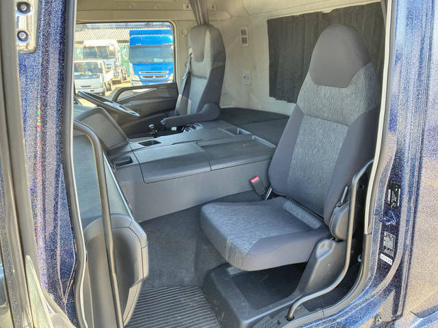 三菱ふそうスーパーグレートアルミウイング大型（10t）[写真31]