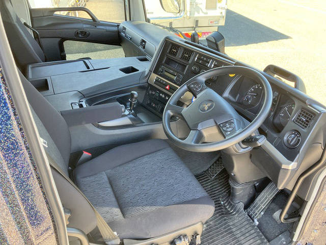 三菱ふそうスーパーグレートアルミウイング大型（10t）[写真35]