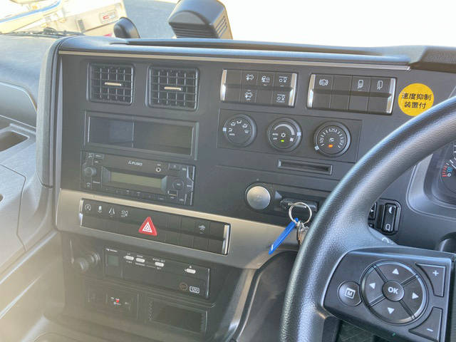 三菱ふそうスーパーグレートアルミウイング大型（10t）[写真36]