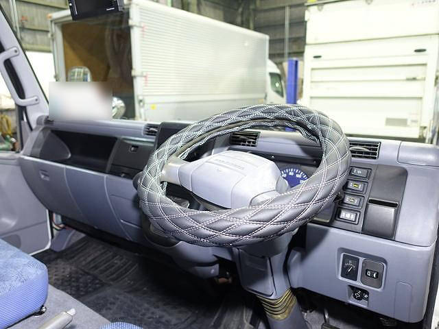 三菱ふそうキャンターアルミウイング小型（2t・3t）[写真35]