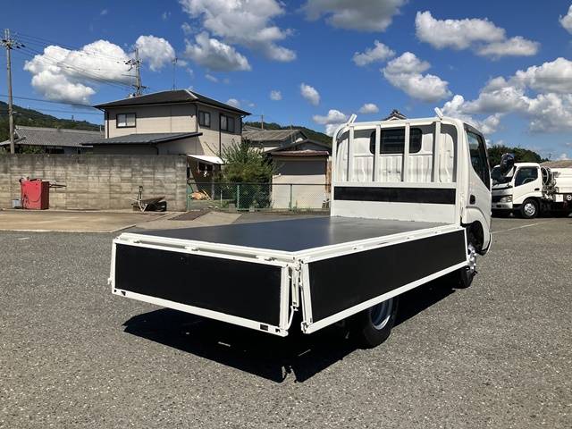 日野デュトロ平ボディ小型（2t・3t）[写真13]