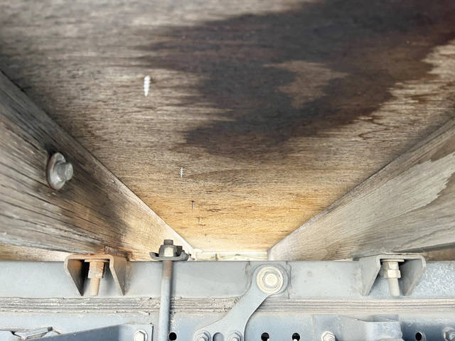 いすゞエルフ平ボディ小型（2t・3t）[写真16]