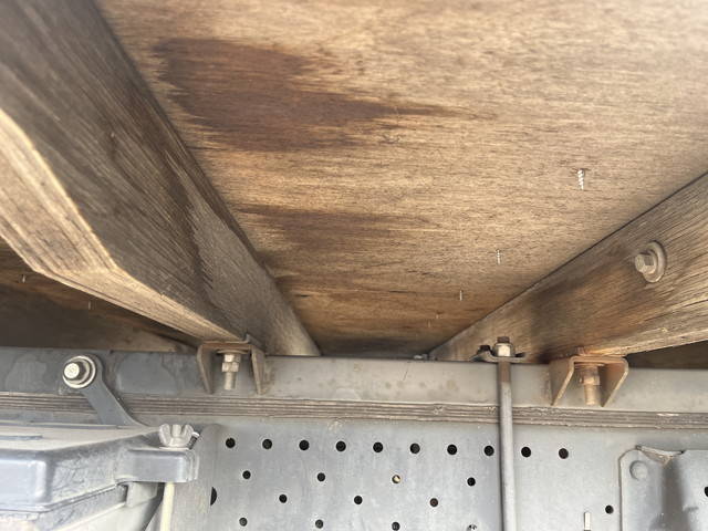 いすゞエルフ平ボディ小型（2t・3t）[写真18]