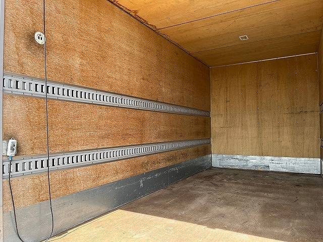 いすゞエルフアルミバン小型（2t・3t）[写真12]