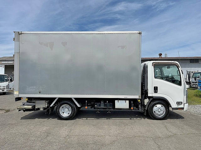 いすゞエルフアルミバン小型（2t・3t）[写真04]