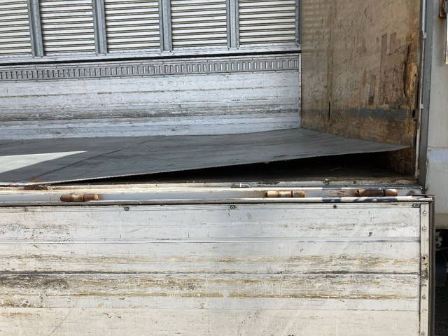 日野レンジャーアルミウイング中型（4t）[写真17]