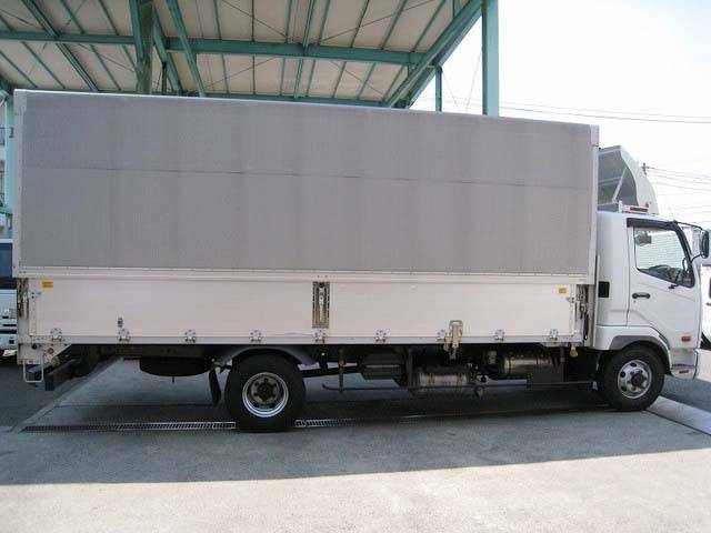 三菱ふそうファイター幌ウイング中型（4t）[写真11]