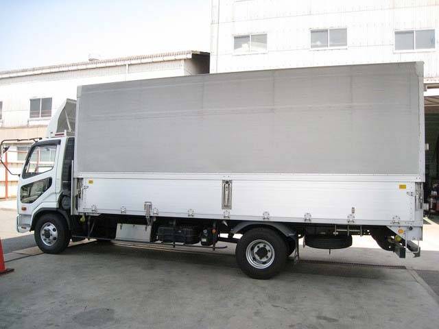 三菱ふそうファイター幌ウイング中型（4t）[写真12]