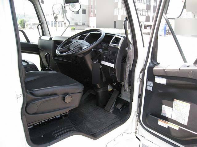 三菱ふそうファイター幌ウイング中型（4t）[写真15]