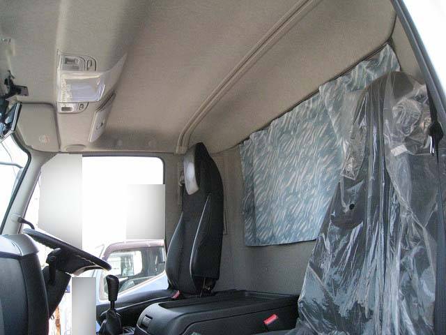 三菱ふそうファイター幌ウイング中型（4t）[写真16]