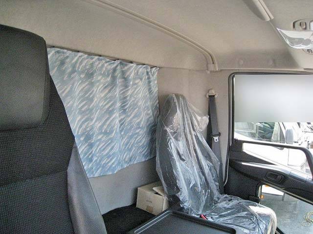 三菱ふそうファイター幌ウイング中型（4t）[写真17]