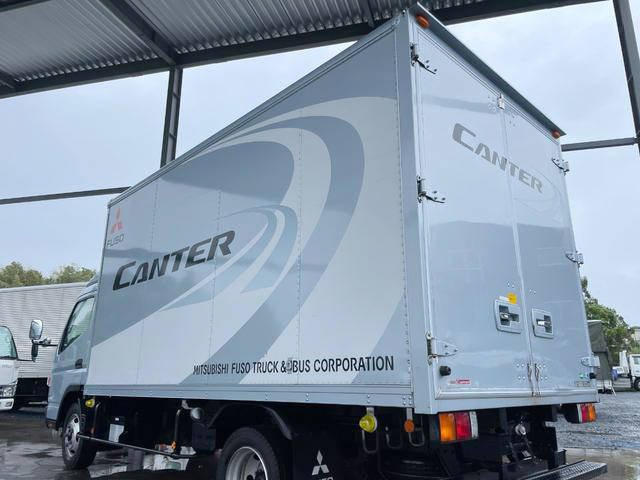 三菱ふそうキャンターパネルバン小型（2t・3t）[写真02]