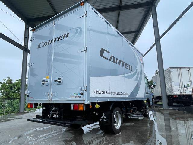 三菱ふそうキャンターパネルバン小型（2t・3t）[写真03]