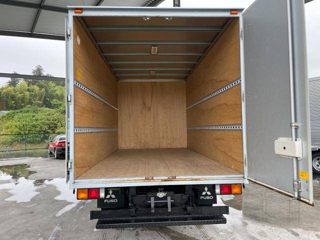 三菱ふそうキャンターパネルバン小型（2t・3t）[写真36]