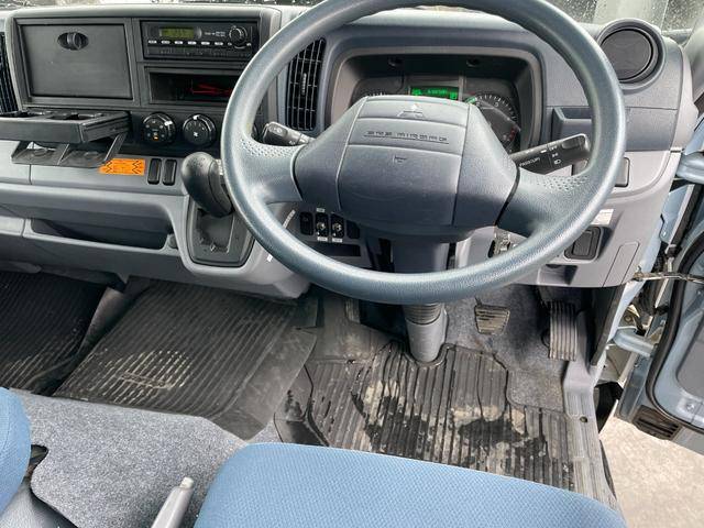 三菱ふそうキャンターパネルバン小型（2t・3t）[写真09]