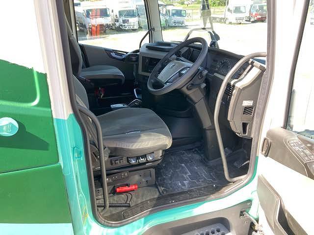 ボルボボルボFHトレーラーヘッド（トラクターヘッド）大型（10t）[写真05]