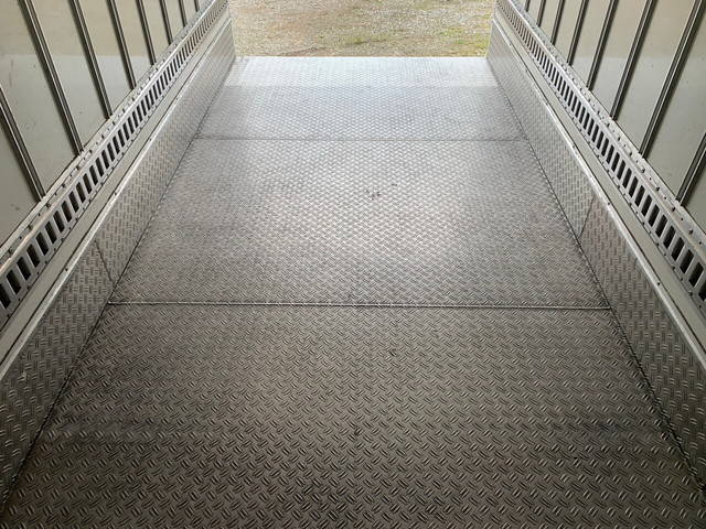 いすゞエルフ冷凍車（冷蔵車）小型（2t・3t）[写真19]