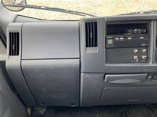 いすゞエルフ冷凍車（冷蔵車）小型（2t・3t）[写真07]