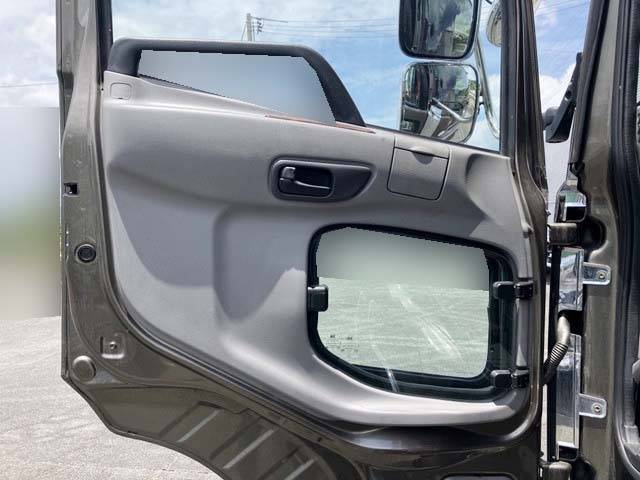 UDトラックスクオンアルミブロック大型（10t）[写真24]