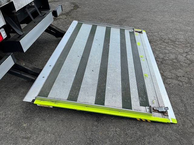 三菱ふそうキャンターアルミバン小型（2t・3t）[写真10]