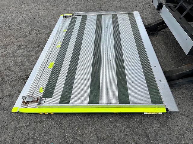 三菱ふそうキャンターアルミバン小型（2t・3t）[写真11]