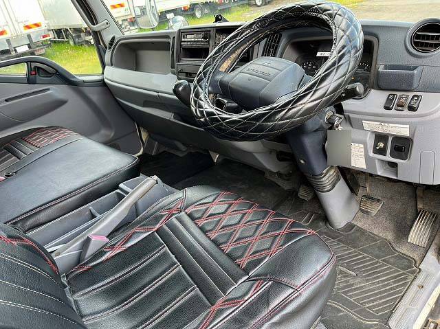 三菱ふそうキャンターアルミバン小型（2t・3t）[写真19]