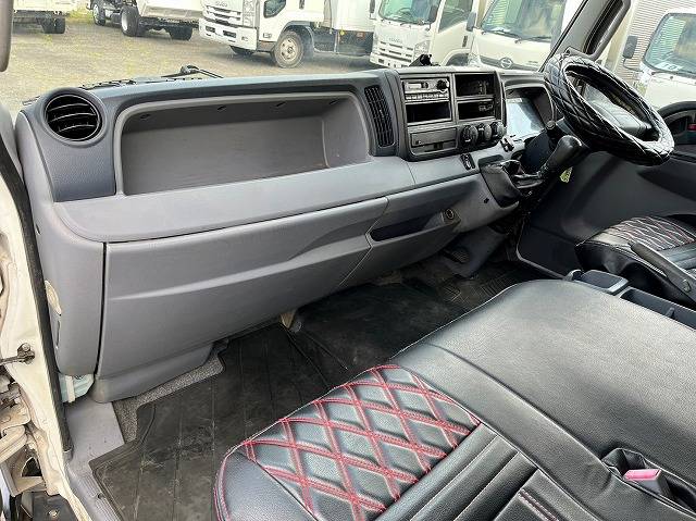 三菱ふそうキャンターアルミバン小型（2t・3t）[写真22]