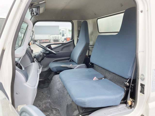 三菱ふそうキャンターアルミバン小型（2t・3t）[写真25]