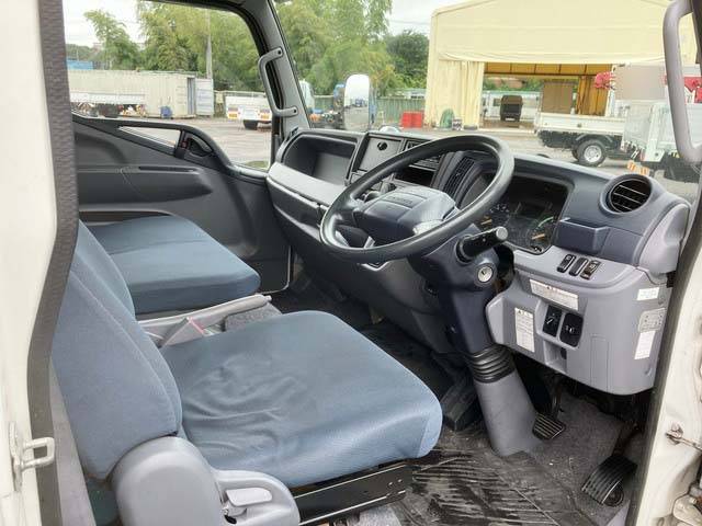 三菱ふそうキャンターアルミバン小型（2t・3t）[写真28]