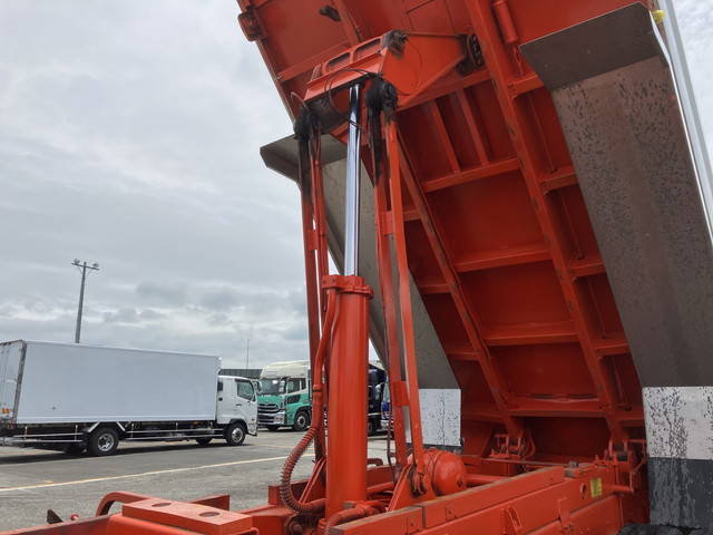 いすゞギガダンプ大型（10t）[写真14]