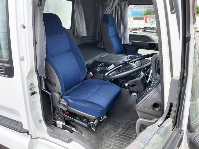 いすゞギガダンプ大型（10t）[写真29]