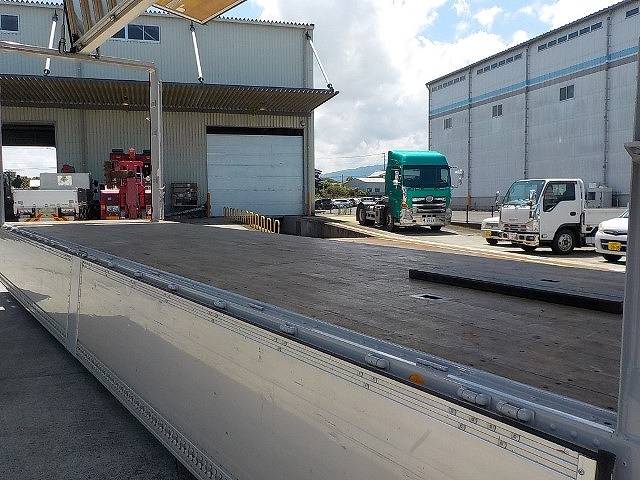 いすゞギガアルミウイング大型（10t）[写真10]