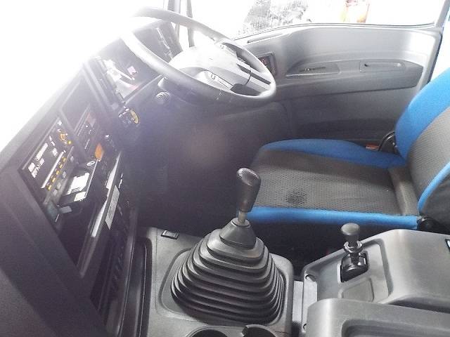 いすゞギガアルミウイング大型（10t）[写真14]