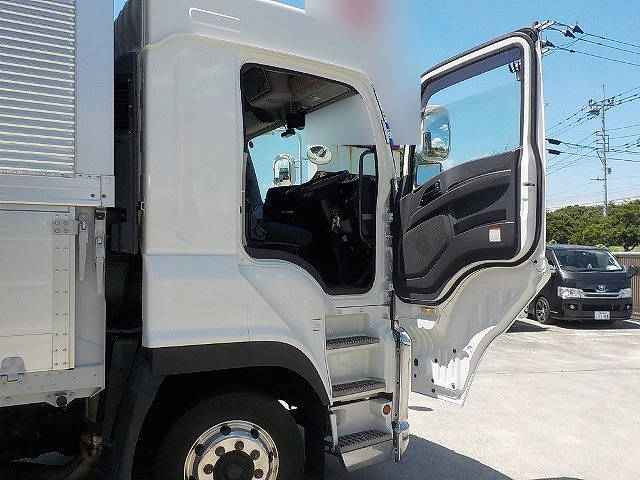 いすゞギガアルミウイング大型（10t）[写真06]