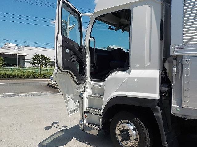 いすゞギガアルミウイング大型（10t）[写真07]