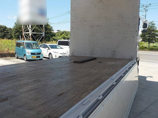 いすゞギガアルミウイング大型（10t）[写真09]