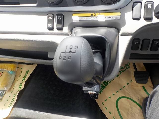 三菱ふそうキャンタークレーン4段小型（2t・3t）[写真13]