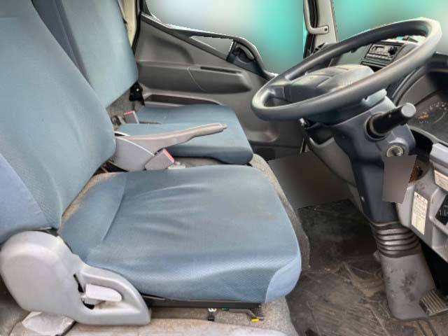 三菱ふそうキャンターアルミバン小型（2t・3t）[写真17]