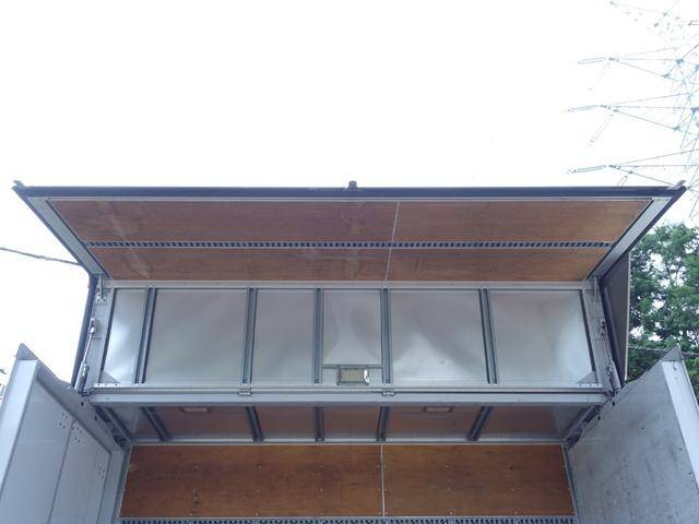 三菱ふそうキャンターアルミウイング小型（2t・3t）[写真14]