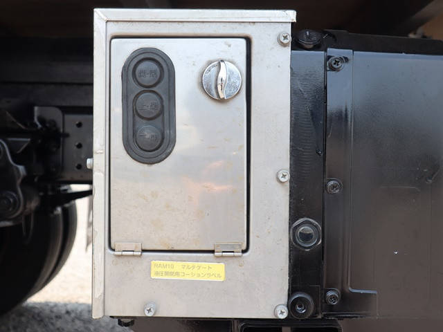 三菱ふそうキャンターダブルキャブ（Wキャブ）小型（2t・3t）[写真13]