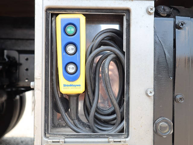 三菱ふそうキャンターダブルキャブ（Wキャブ）小型（2t・3t）[写真14]