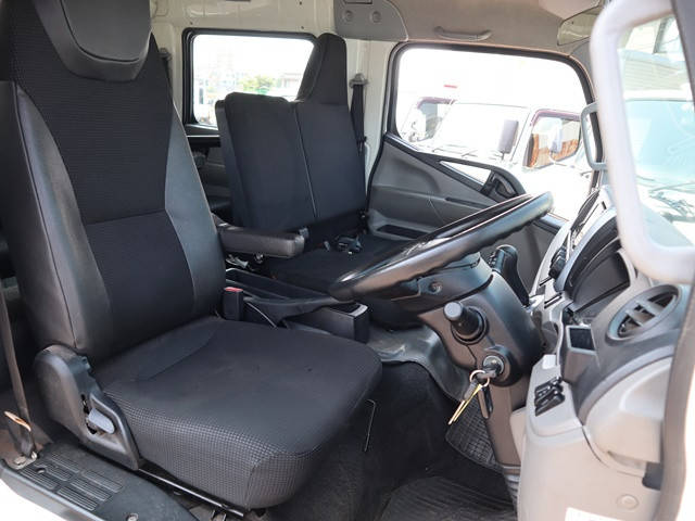 三菱ふそうキャンターダブルキャブ（Wキャブ）小型（2t・3t）[写真23]