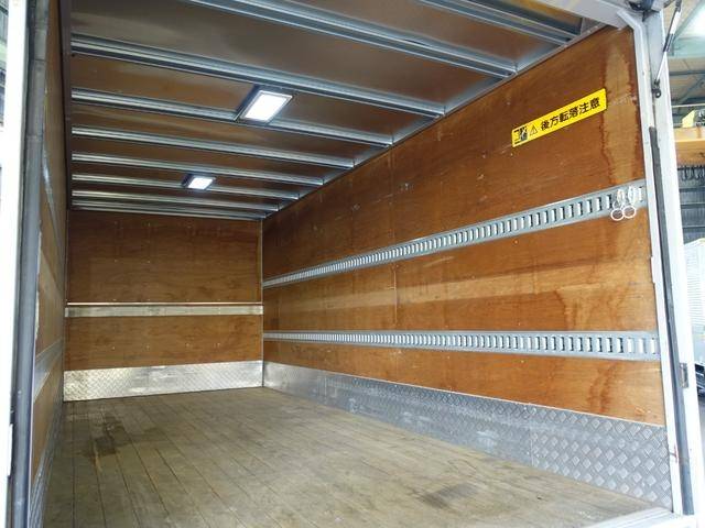 三菱ふそうキャンターアルミバン小型（2t・3t）[写真13]