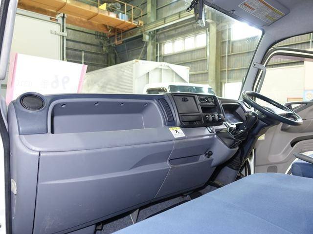 三菱ふそうキャンターアルミバン小型（2t・3t）[写真30]