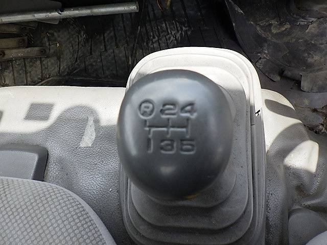 日野デュトロパネルバン小型（2t・3t）[写真24]