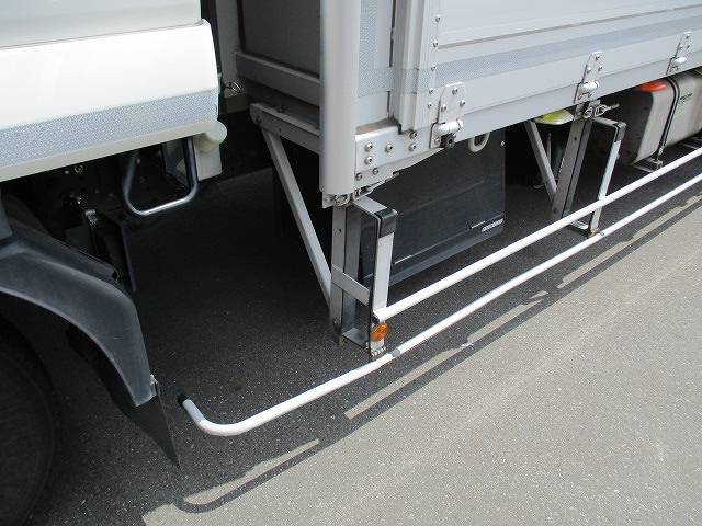 いすゞフォワードアルミウイング中型（4t）[写真13]