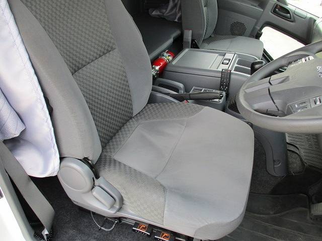 いすゞフォワードアルミウイング中型（4t）[写真07]