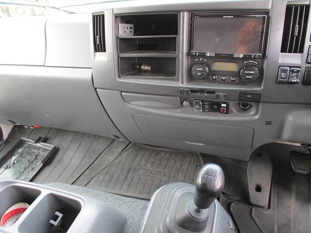 いすゞフォワードアルミウイング中型（4t）[写真08]